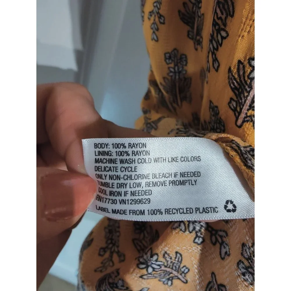 Knox Rose 'Sahara Gold' Yellow Flutter Sleeve Floral Blouse 1/4 Button S NWT - Picture 6 of 8
